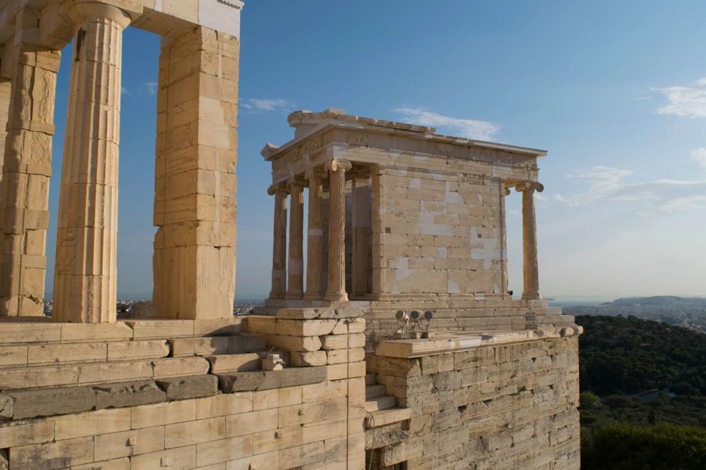 Les Propylées et le Temple d’Athéna Niké Acropole Athènes